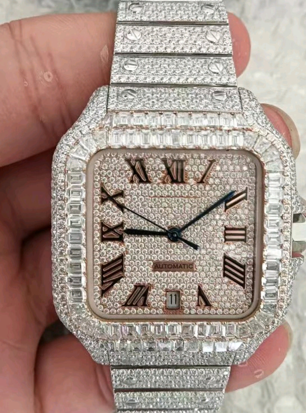 Møĩssåñīt3 watch